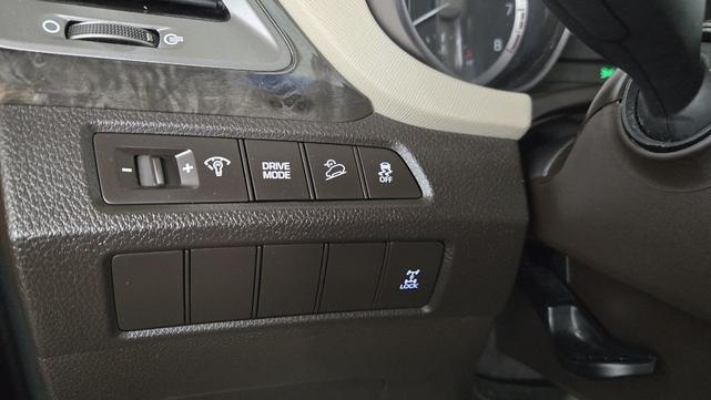Photo of 2018 Platinum Graphite Hyundai Santa Fe Sport