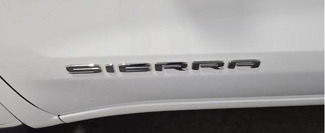 Photo of 2022 Summit White GMC Sierra 1500