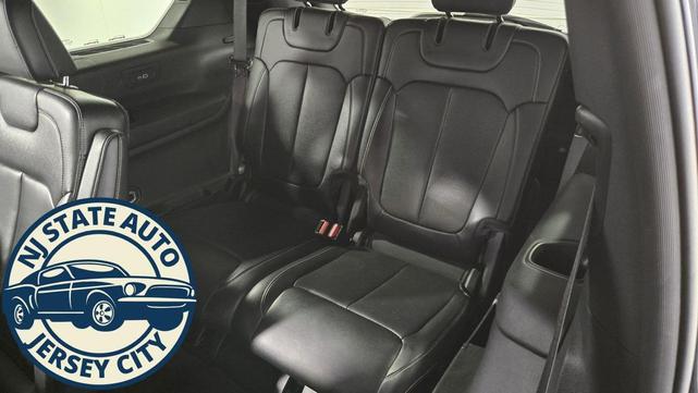 Photo of 2024 Diamond Black Crystal Pearlcoat Jeep Grand Cherokee L