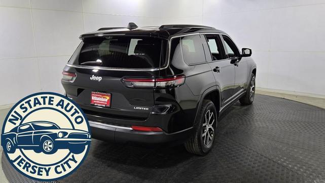 Photo of 2024 Diamond Black Crystal Pearlcoat Jeep Grand Cherokee L