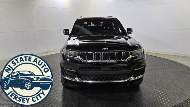 Photo of 2024 Diamond Black Crystal Pearlcoat Jeep Grand Cherokee L