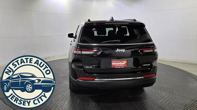 Photo of 2024 Diamond Black Crystal Pearlcoat Jeep Grand Cherokee L