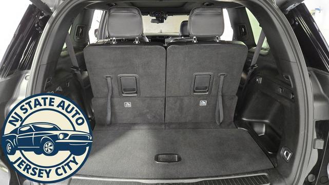 Photo of 2024 Diamond Black Crystal Pearlcoat Jeep Grand Cherokee L