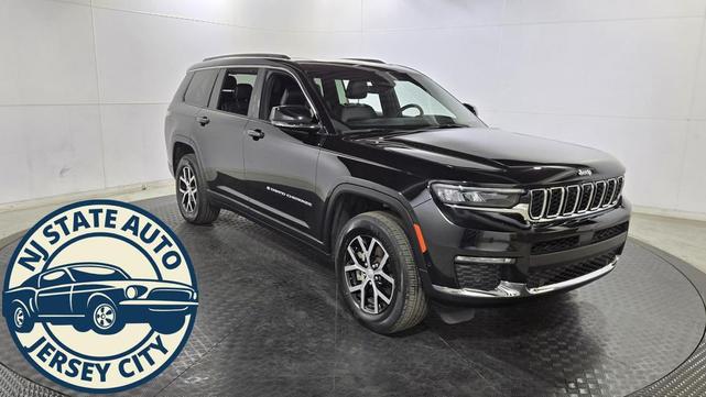Photo of 2024 Diamond Black Crystal Pearlcoat Jeep Grand Cherokee L