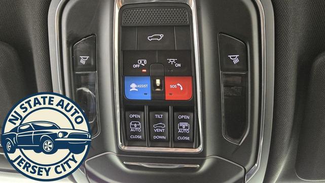 Photo of 2024 Diamond Black Crystal Pearlcoat Jeep Grand Cherokee L