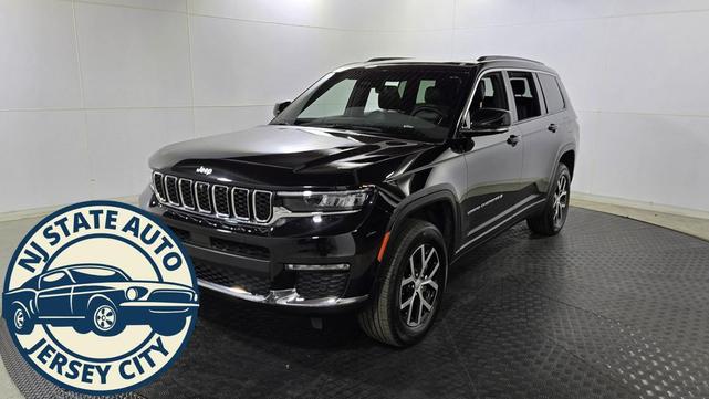 Photo of 2024 Diamond Black Crystal Pearlcoat Jeep Grand Cherokee L
