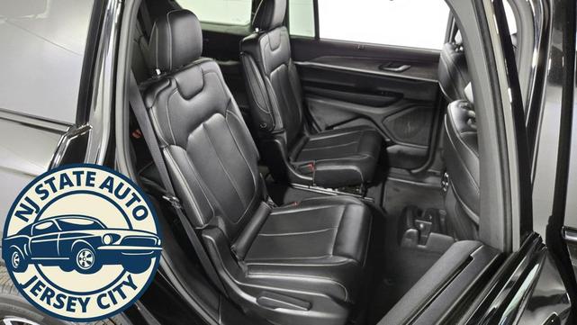 Photo of 2024 Diamond Black Crystal Pearlcoat Jeep Grand Cherokee L