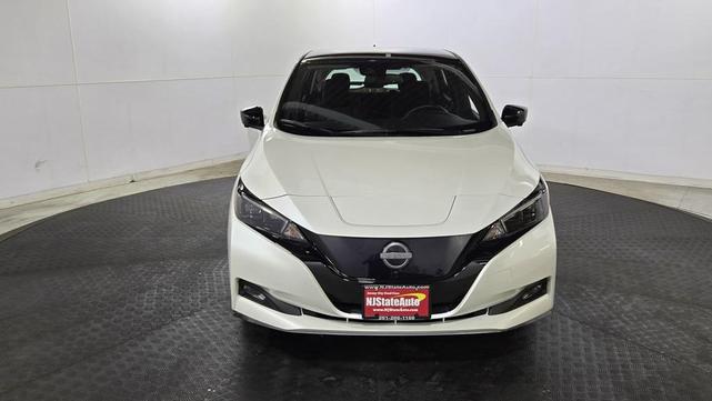 Photo of 2023 Super Black/Pearl White Nissan Leaf