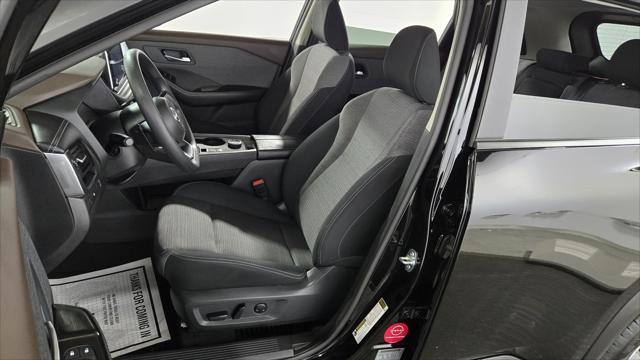Photo of 2023 Super Black Nissan Rogue