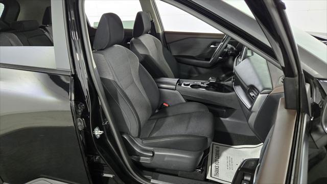 Photo of 2023 Super Black Nissan Rogue