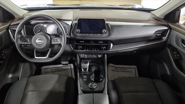 Photo of 2023 Super Black Nissan Rogue