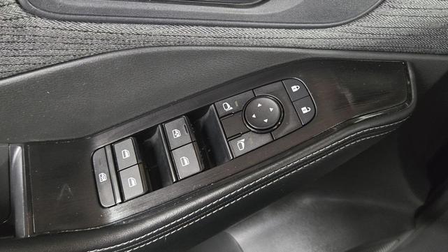 Photo of 2023 Super Black Nissan Rogue