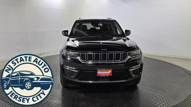 Photo of 2023 Diamond Black Crystal Pearlcoat Jeep Grand Cherokee 4xe