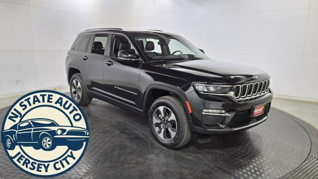 Photo of 2023 Diamond Black Crystal Pearlcoat Jeep Grand Cherokee 4xe