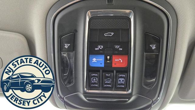 Photo of 2023 Diamond Black Crystal Pearlcoat Jeep Grand Cherokee 4xe