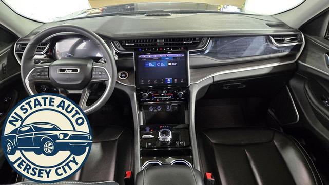 Photo of 2023 Diamond Black Crystal Pearlcoat Jeep Grand Cherokee 4xe