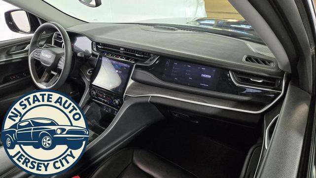 Photo of 2023 Diamond Black Crystal Pearlcoat Jeep Grand Cherokee 4xe