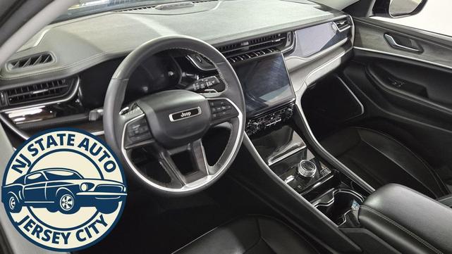 Photo of 2023 Diamond Black Crystal Pearlcoat Jeep Grand Cherokee 4xe