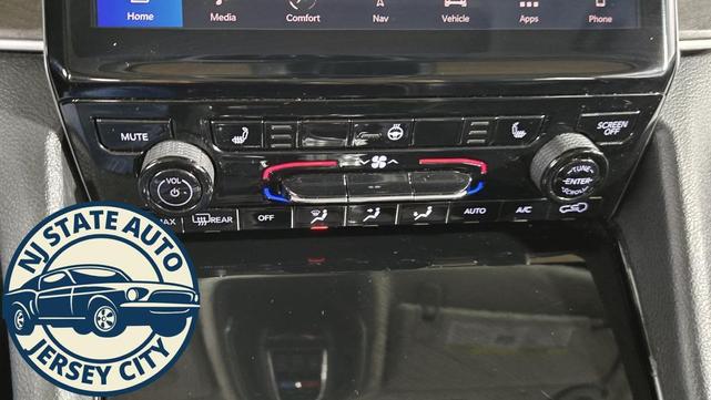 Photo of 2023 Diamond Black Crystal Pearlcoat Jeep Grand Cherokee 4xe