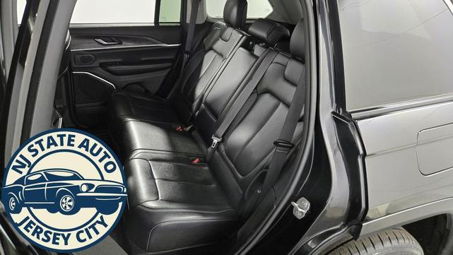 Photo of 2023 Diamond Black Crystal Pearlcoat Jeep Grand Cherokee 4xe