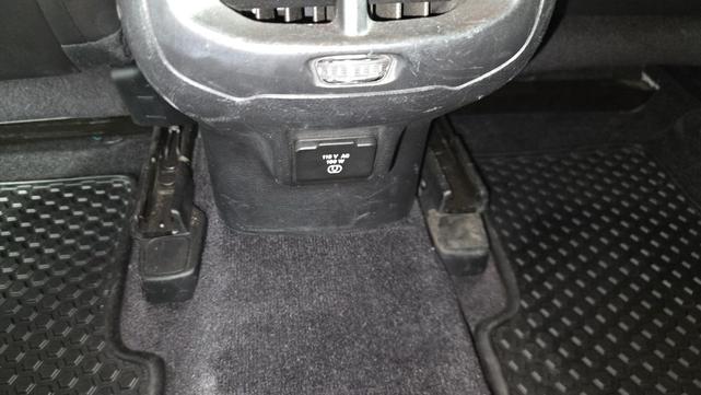 Photo of 2018 Bright White Clearcoat Jeep Cherokee