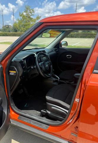 Photo of 2018 Wild Orange Kia Soul