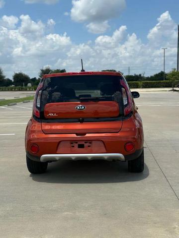 Photo of 2018 Wild Orange Kia Soul