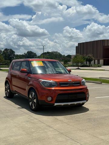 Photo of 2018 Wild Orange Kia Soul