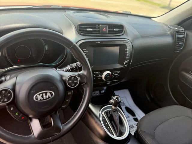 Photo of 2018 Wild Orange Kia Soul