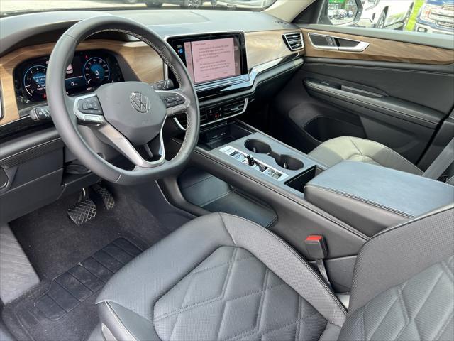 Photo of 2024 Platinum Gray Metallic Volkswagen Atlas
