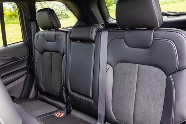 Photo of 2025 Bright White Clearcoat Jeep Grand Cherokee