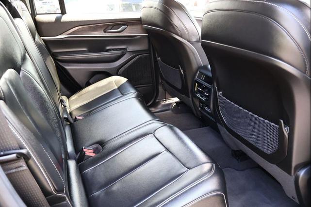 Photo of 2023 Diamond Black Crystal Pearlcoat Jeep Grand Cherokee
