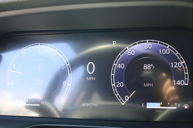 Photo of 2023 Diamond Black Crystal Pearlcoat Jeep Grand Cherokee
