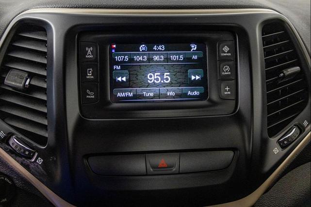 Photo of 2017 Hydro Blue Pearlcoat Jeep Cherokee