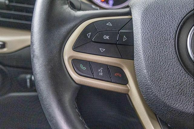Photo of 2017 Hydro Blue Pearlcoat Jeep Cherokee