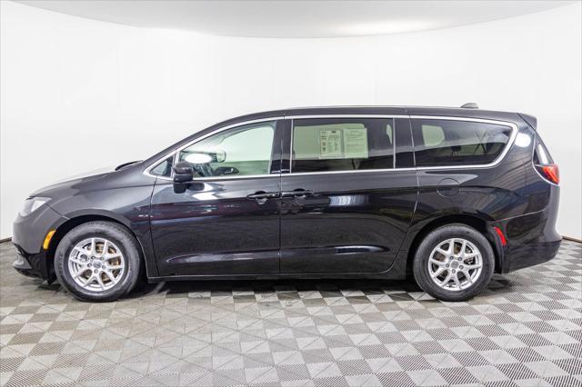 Photo of 2023 Brilliant Black Crystal Pearlcoat Chrysler Voyager