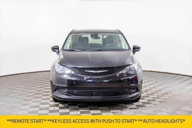 Photo of 2023 Brilliant Black Crystal Pearlcoat Chrysler Voyager
