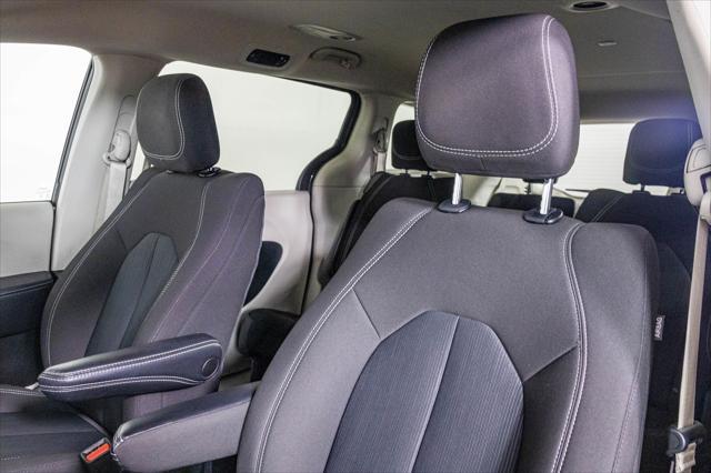 Photo of 2023 Brilliant Black Crystal Pearlcoat Chrysler Voyager