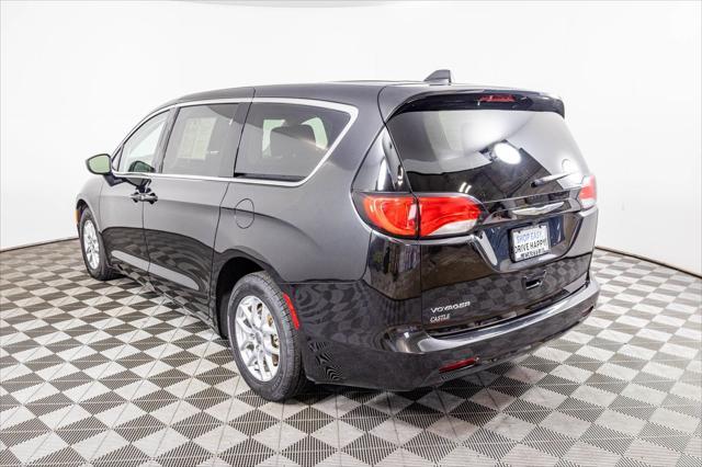 Photo of 2023 Brilliant Black Crystal Pearlcoat Chrysler Voyager