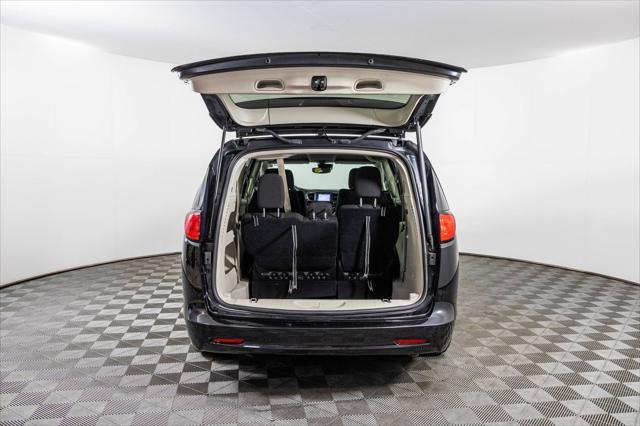 Photo of 2023 Brilliant Black Crystal Pearlcoat Chrysler Voyager
