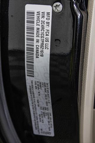 Photo of 2023 Brilliant Black Crystal Pearlcoat Chrysler Voyager