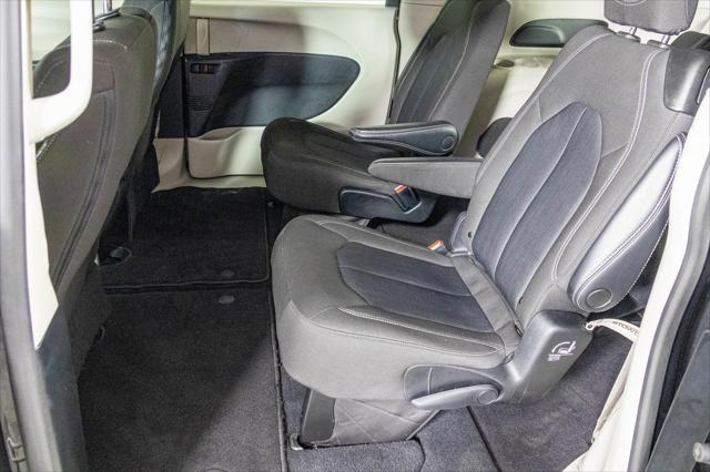 Photo of 2023 Brilliant Black Crystal Pearlcoat Chrysler Voyager