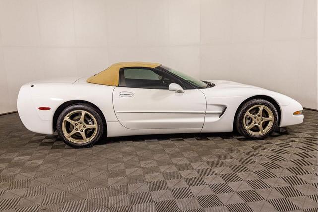 Photo of 2004 Arctic White Chevrolet Corvette