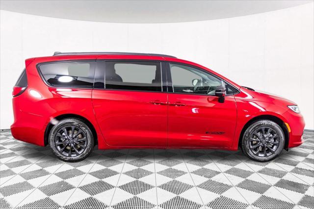 Photo of 2025 Red Hot Pearlcoat Chrysler Pacifica