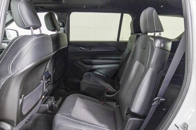 Photo of 2025 Bright White Clearcoat Jeep Grand Cherokee L