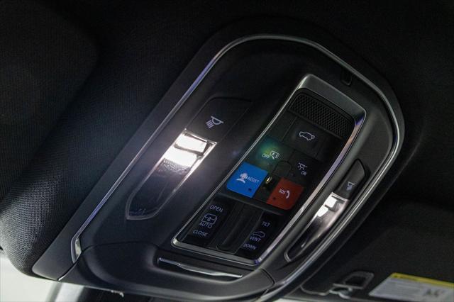 Photo of 2025 Bright White Clearcoat Jeep Grand Cherokee L