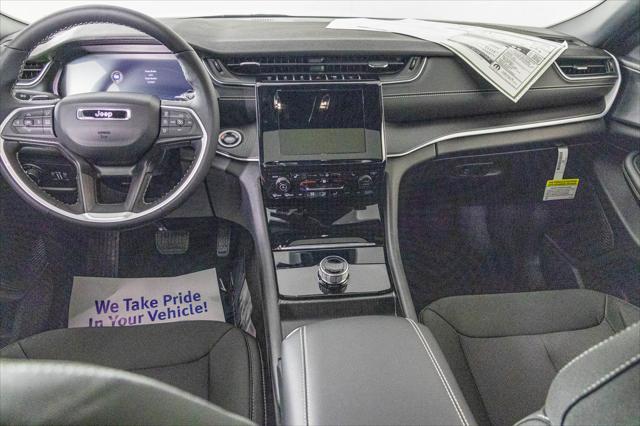 Photo of 2025 Bright White Clearcoat Jeep Grand Cherokee L