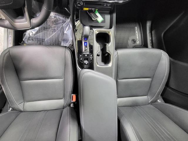 Photo of 2022 Atomic Silver Lexus NX 350