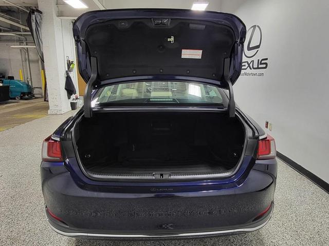 Photo of 2021 Nightfall Mica Lexus ES 300h