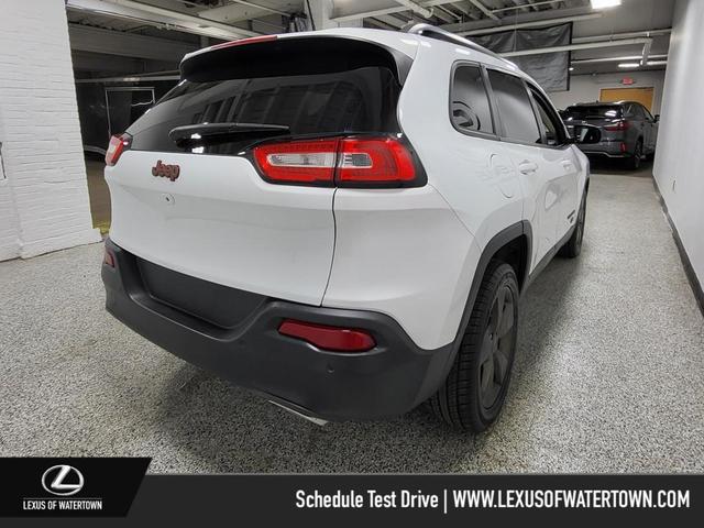 Photo of 2016 Bright White Clearcoat Jeep Cherokee